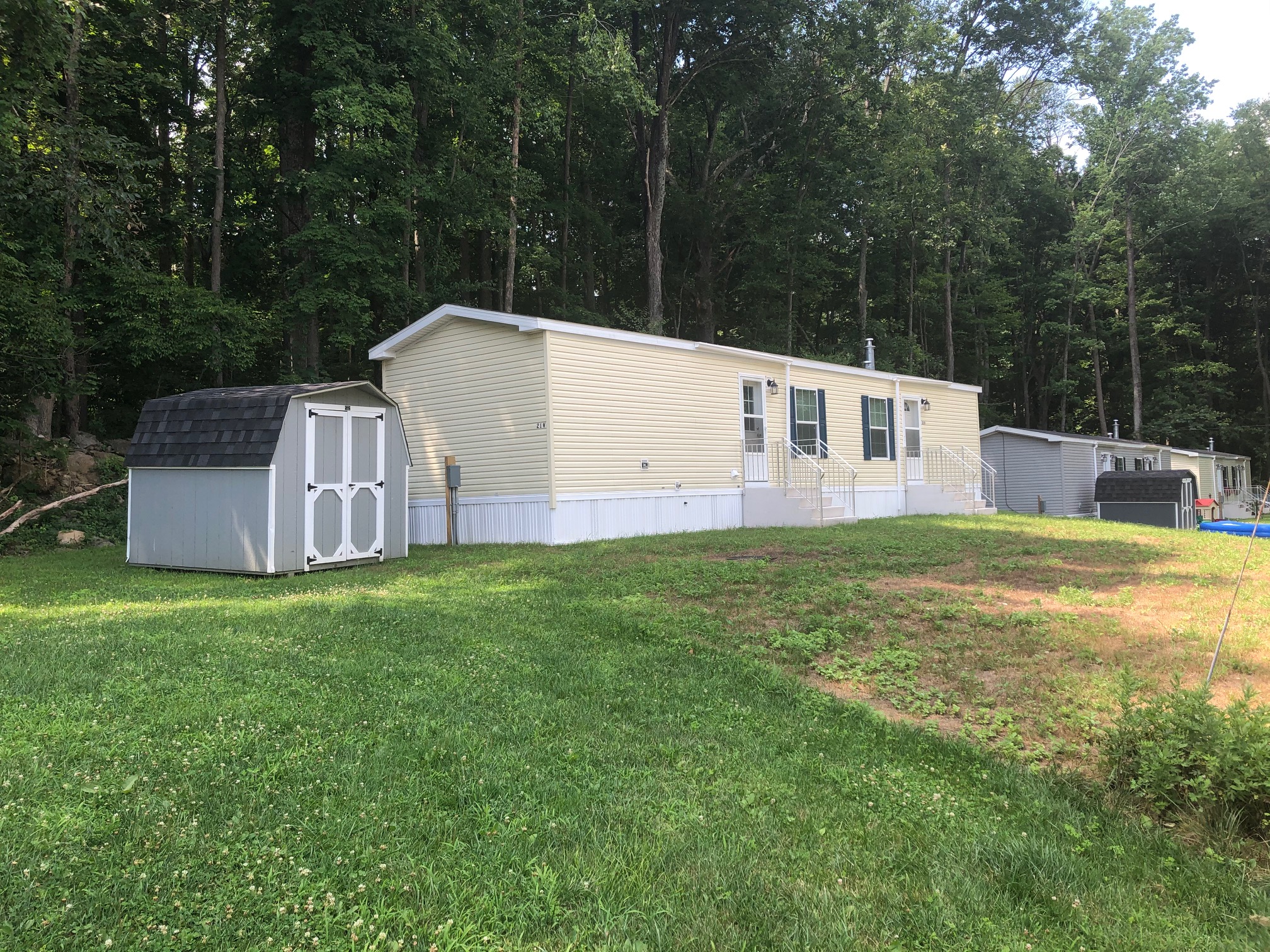 Building photograph for 21 VICTORY LN