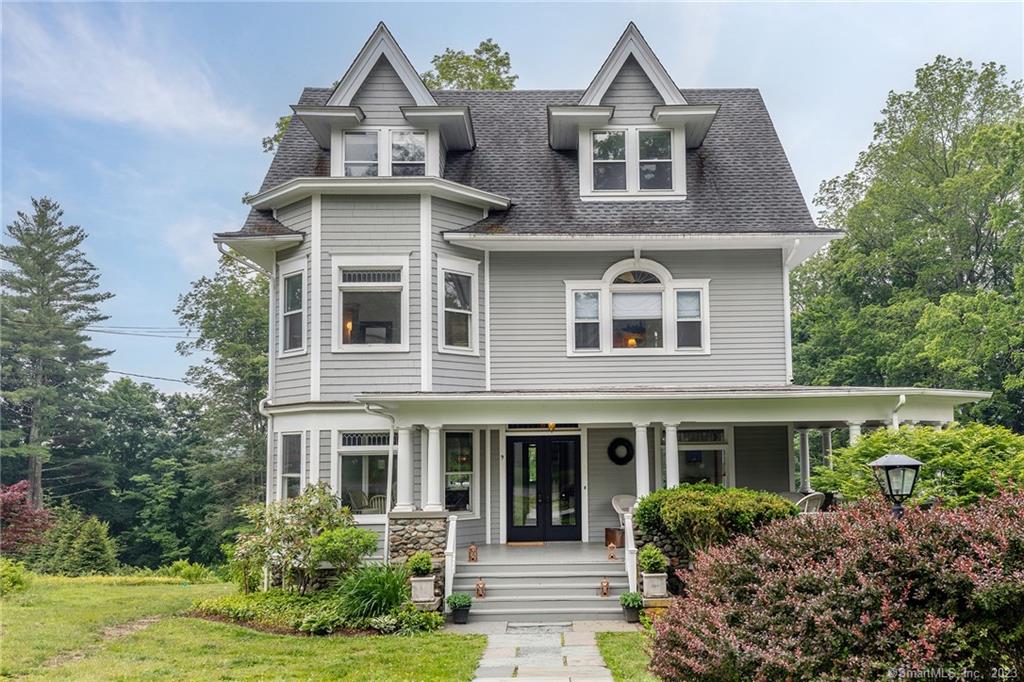 Building photograph for 9 LAKEVIEW AVENUE
