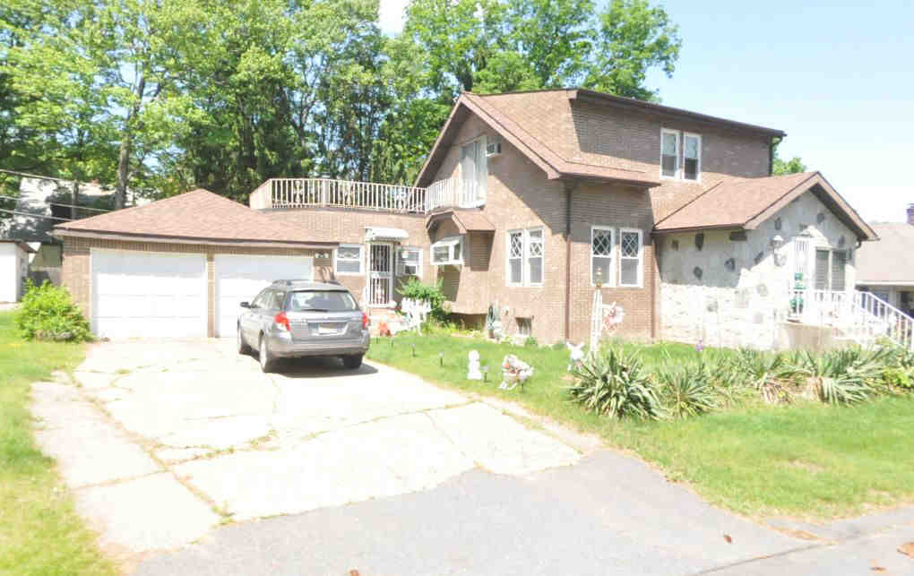 34 ANDERSON Ave  
